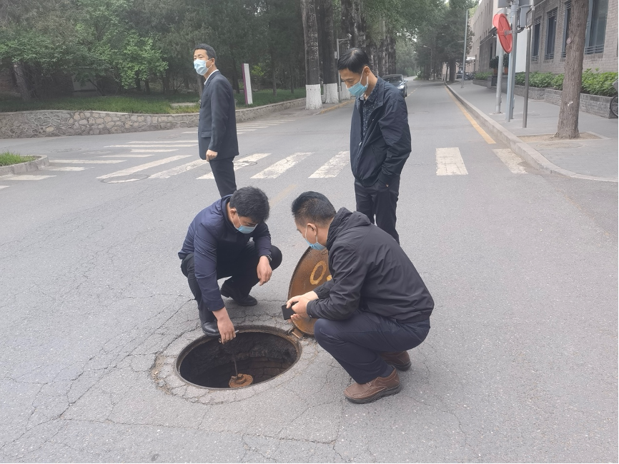 20220524-社区中心抗疫报道-社区中心供图-消防设施检查.png