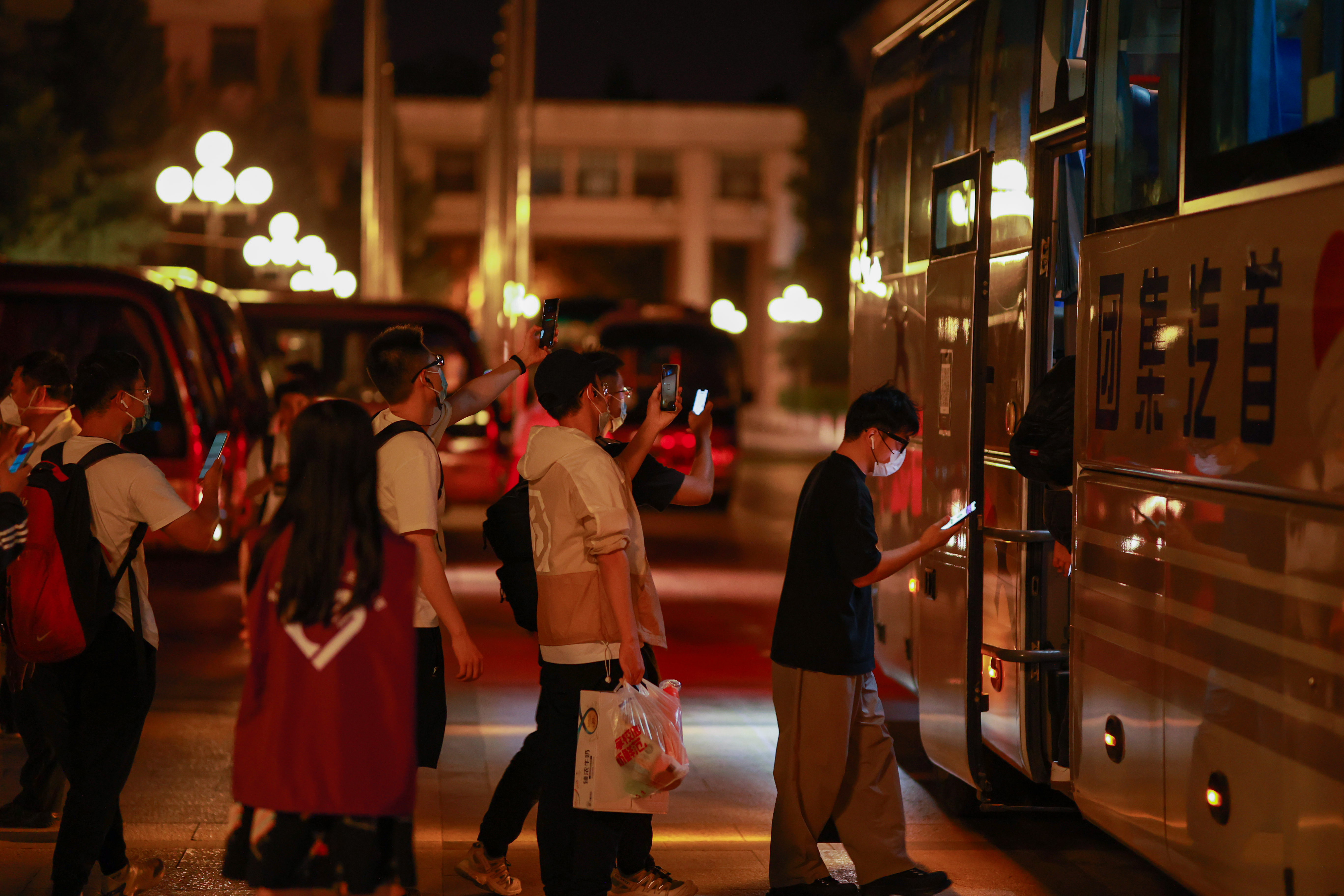 20220527-双清专线，暖心便捷的安全“传送门”-贾桂昊-夜间集结0.JPG